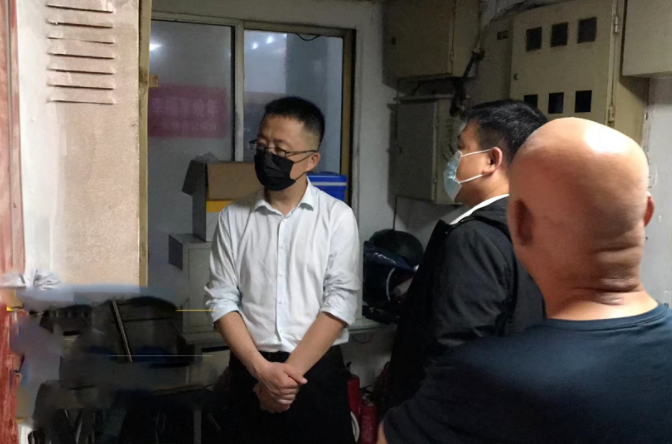 長運(yùn)物業(yè):檢查各單位夜間值班值守及晚間斷電情況