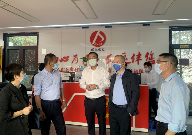 都市城際公交:省交通運輸廳領(lǐng)導(dǎo)調(diào)研瑤湖西驛站、新洪大客運驛站生產(chǎn)經(jīng)營