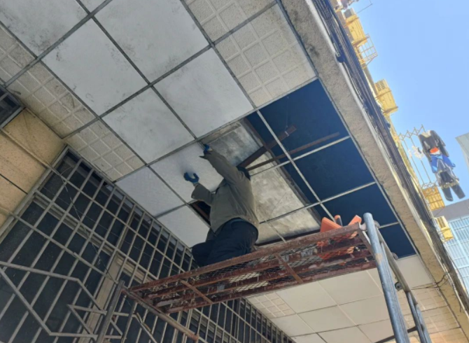 長運物業(yè) 加固石膏吊頂 消除安全隱患