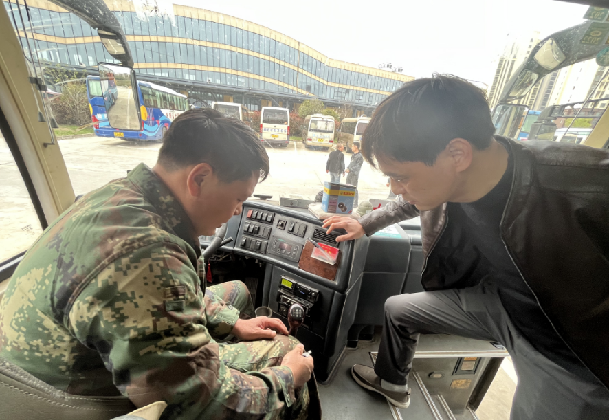 鄱陽長運(yùn):信息指揮中心檢查客運(yùn)車輛動態(tài)監(jiān)控運(yùn)行情況