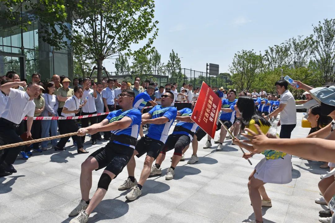 江西長運(yùn)參加南昌交投集團(tuán)拔河比賽首戰(zhàn)告捷 劉磊到場助威、占梁帶隊(duì)