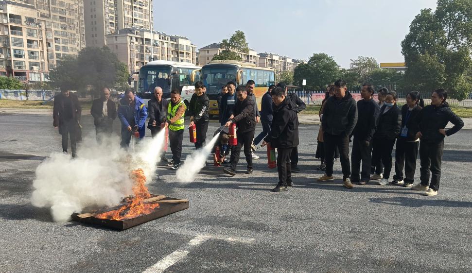 新余長(zhǎng)運(yùn):開展消防基本技能實(shí)操培訓(xùn)和應(yīng)急疏散演練