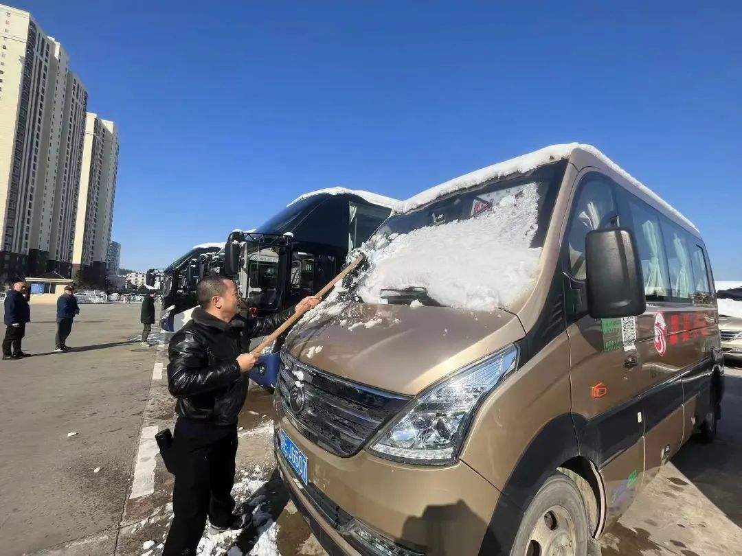 鄱陽長運(yùn):積極做好除雪保暢工作 保障旅客出行安全